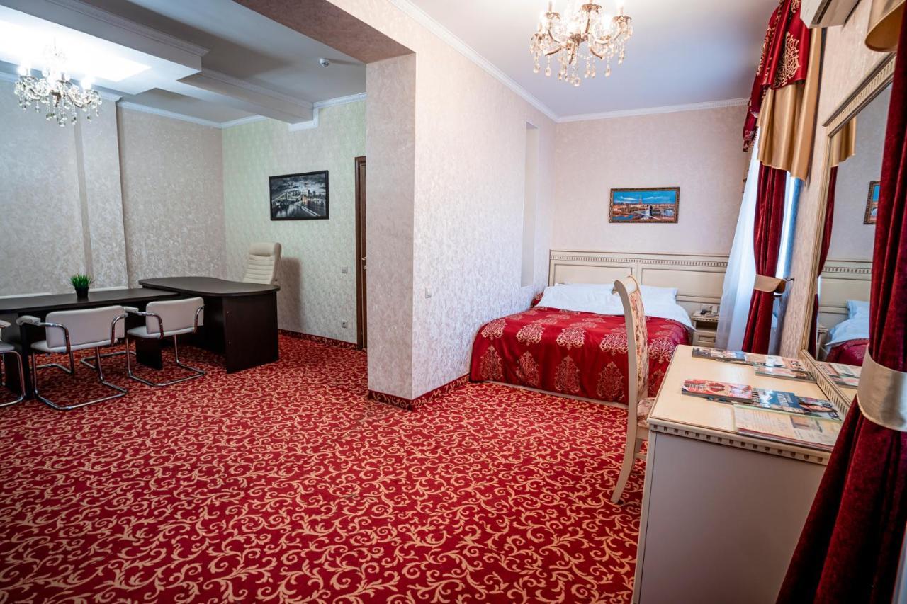 Valencia Hotel Krasnodar Eksteriør billede